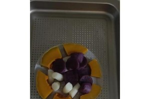 健康美味，自制狗狗食谱大公开（除了狗粮，这些简单易做的食物也能满足你的狗狗味蕾）